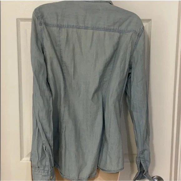 Ann Taylor Loft light blue chambray denim long sleeve button up top shirt womens - Picture 4 of 5